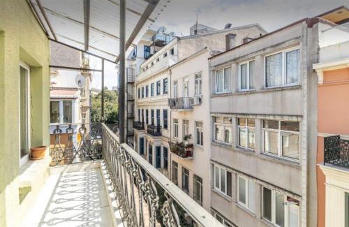 Taksim Apartment | Melissa Home Cozy Balcony