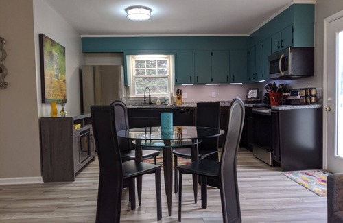 West Jefferson House | Mello Limoncello! Sunny Chillaxed Vibe Walk 2 DTWJ
