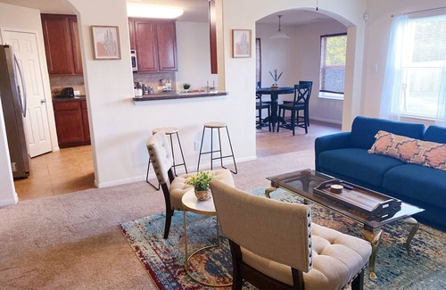 Central Southwest House | Mellow and cozy, your home away from home!