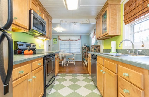 Tybee Island House | Mellow Yellow | Pet Friendly, Cottage, Fenced Yard