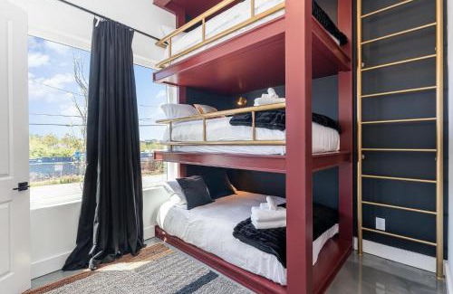Katie Hill Neighborhood House | Melody Row-2 Unit Combo w/Hot Tub-Mins to Broadway
