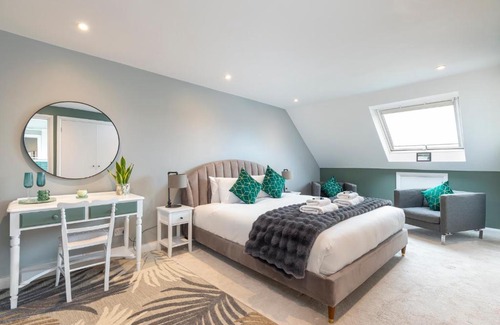 Portslade House | Melrose- Beautiful 4 Bedroom Home With Parking