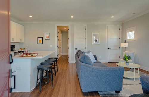 Eighth Avenue House | Melrose Duet - Rooftop Patio - 5 Mins to Broadway