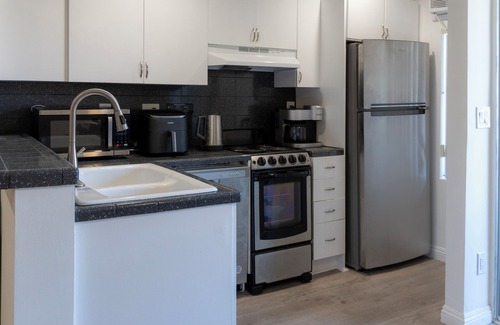 Los Angeles Apartment | Melrose Side Hideaway – Prime WeHo Location