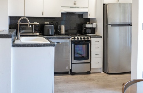 Los Angeles Apartment | Melrose Side Hideaway – Prime WeHo Location
