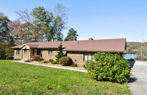 Ashley Oaks House | Melton Away - Knoxville/Oak Ridge
