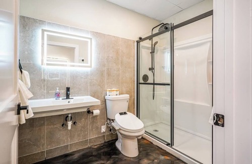 North Oakland Apartment | Melwood Suites Unit 104 Studio