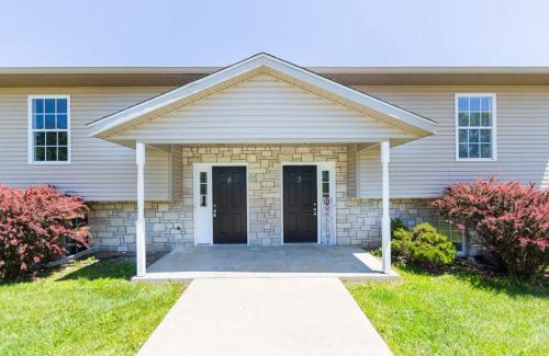 Bloomington Apartment | Memorial Field Lodge