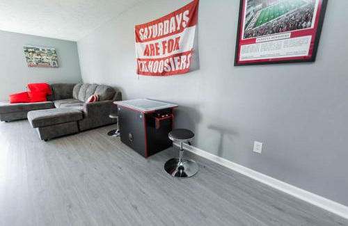 Bloomington Apartment | Memorial Field Lodge
