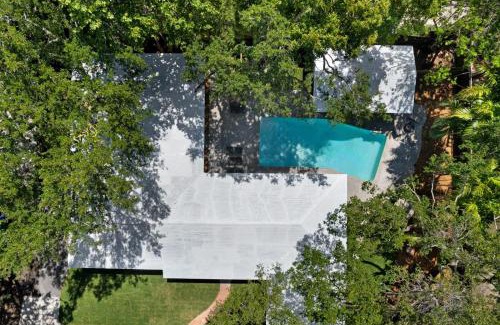 Southwest Coconut Grove House | Memory Lane Cozy Home with Pool Lush South Miami