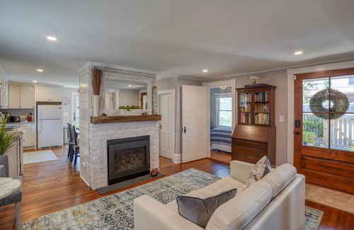 Historic District House | Memory-Making Seaside Escape in Historic Lewes - Coastal Charm, Canalside Allure