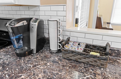 Memphis House | Memphis Hideaway - 5 mins to UofM! Central location, large backyard, & sleeps 7!
