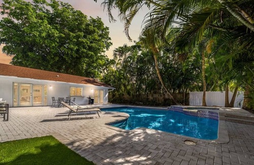 Ojus House | Menachem 20270 NE 25th Ave · Miami Pool House Near Aventura - Well Located!