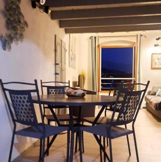 Old Town Apartment | MENTON, centre historique, vue mer