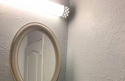 Steelville House | Meramec Riverside Lodge & Retreat-Mark Twain Suite