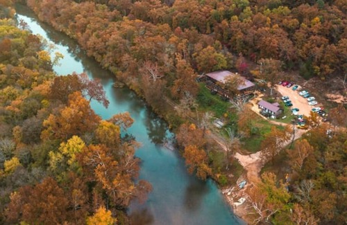 Steelville House | Meramec Riverside Lodge & Retreat-Mark Twain Suite