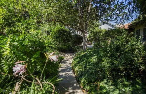 Merced House | "Merced Manor: Luxurious 6BR Home for Ultimate Comfort and Convenience"