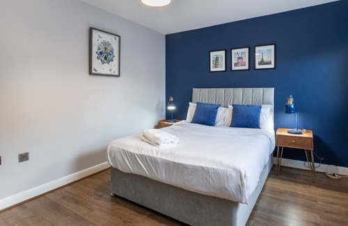 East End Apartment | * Merchant City Apartment with Free Parking *