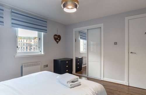 East End Apartment | * Merchant City Apartment with Free Parking *