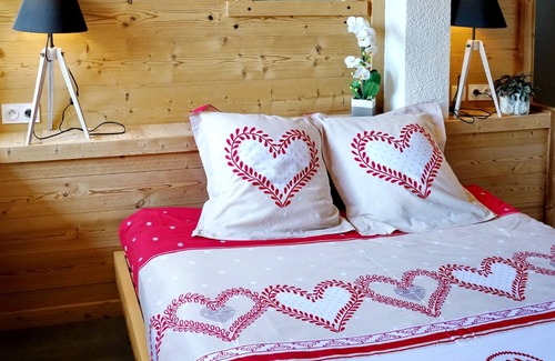 Jarrier Bed & Breakfast | Merckx room in Chalet La Tuvière