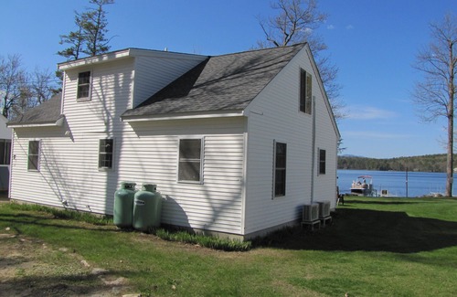 Meredith House | Meredith, Modern 4 bdrm, 2 bath, Lakefront home close to downtown, central air.
