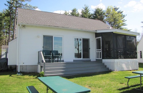 Meredith House | Meredith, Modern Lakefront 4 bedroom, 2 bath, home, close to downtown.