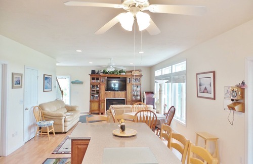 Meredith House | MEREDITH MODERN LAKEFRONT 4 BEDROOM, 2 & 1/2 BATH, HOME W. BEAUTIFUL VIEWS.