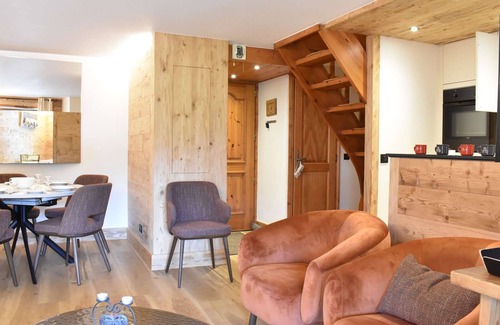 Meribel Village Apartment | Meribel: Spacious 3BR Apartment, Sleeps 6, 150m from Ski Lift, Free Shuttle & Covered Parking