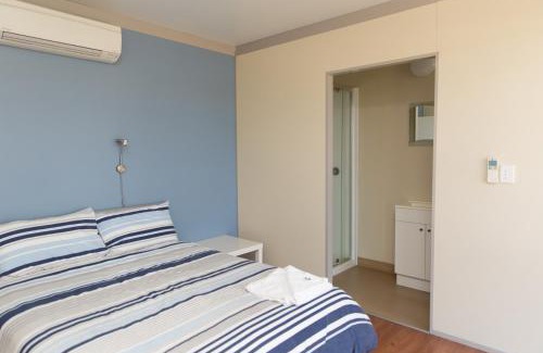 Bowen Hotel | Merinda Village Hotel - Country Pub Stay - Just off Bruce Highway