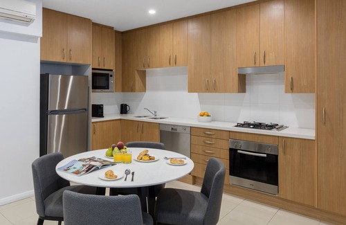 Waterloo Apartment | Meriton Suites Waterloo