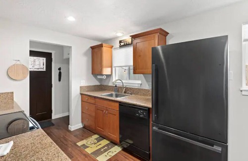 Aloha House | Merlot on Merlo-Wine Country Theme 3 bd 2 bth