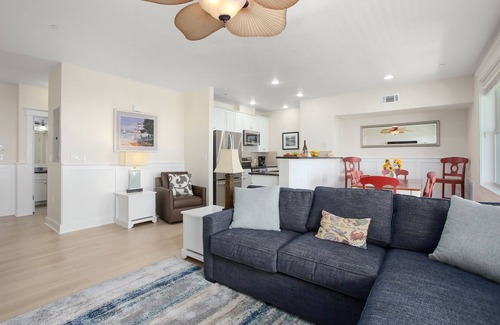 Galveston Condo | Mermaid Cove -Beach Front - Top Floor -Newly Renovated