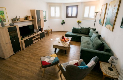 Koropi Apartment | Mermaid Beachfront Semi-Basement Apartment