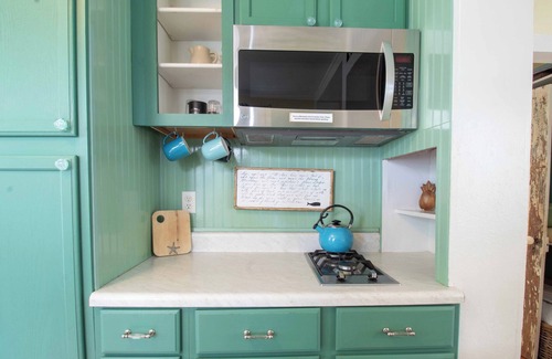 Folly Beach House | Mermaid Retreat 2 Blocks From the Beach! ~Sea Glass Cottage