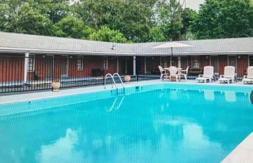 Williamsburg Hotel | MERRIMAC INN & SUITES