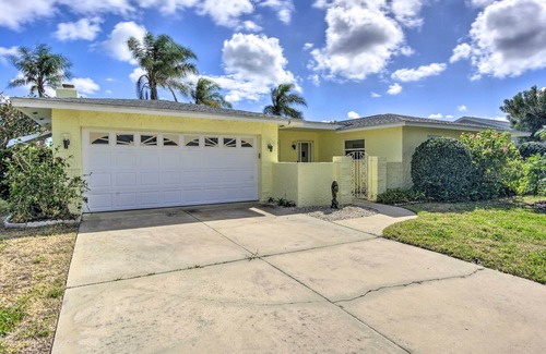 Merritt Island Cottage | Merritt Island Home w/Boat Dock on Canal Front!