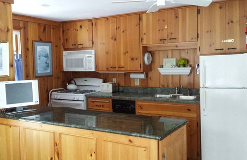 Sturgeon Bay Cottage | Merry Breeze 4 Cottage~Romantic Getaway With 212 Ft Of Sandy Lake Michigan Beach