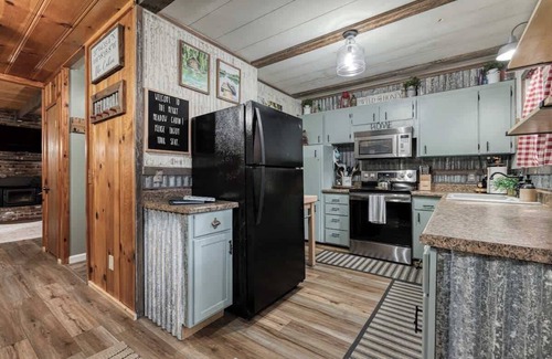 Sierra Cedars Cabin | Merry Meadow Cabin with Pond Views & BBQ Grill