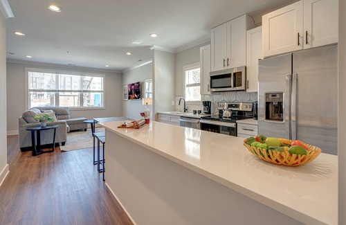 Melrose Cottage | Merry Melrose -mins to Broadway- Sleeps 6