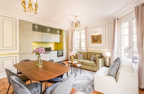 Paris City Center Apartment | Merveil - Luxury Suite - Louvre -Sebastopol I