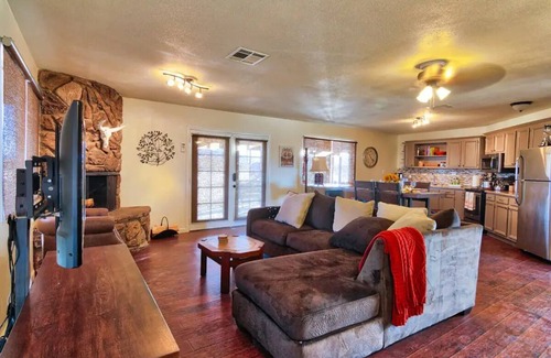 Wonder Valley House | MESA SILVERADO Desert Hideaway with Outdoor Spa & Amazing Views Near JTNP