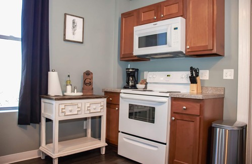 Observation Hill Condo | Mesaba Place 1A | Historic Condo