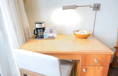 Puerta de Tierra Apartment | Mesmerizing Ocean View King Bed Near Beaches