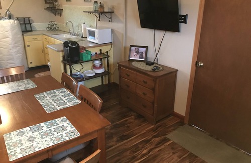 Elizabethton House | Message me for the best rates