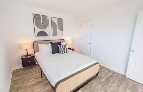 Salemtown House | *Message us for Special Winter Pricing* Townhome Unit 2