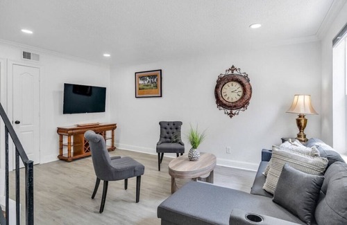 Metairie Apartment | Metairie Suburban Serenity