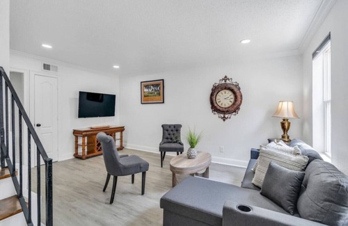 Metairie Apartment | Metairie Suburban Serenity