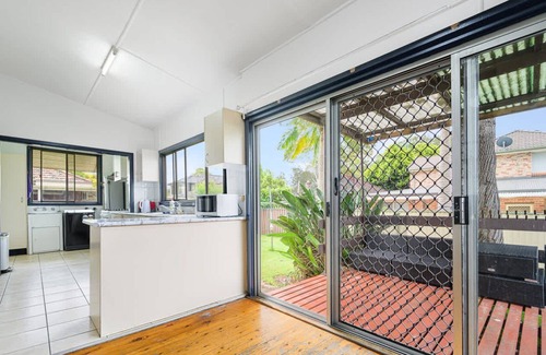 Parramatta Condo | Metawise Cozy & Modern Bedroom in Shared Living Space with Free Parking