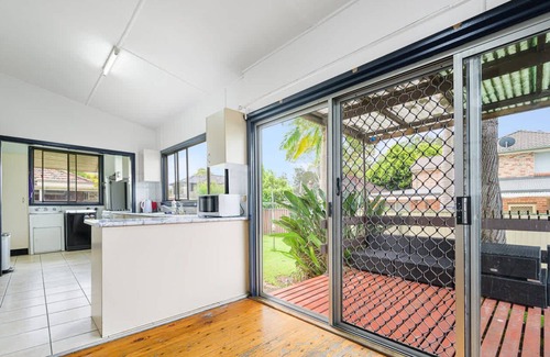 Parramatta Condo | Metawise Cozy & Modern Bedroom in Shared Living Space with Free Parking