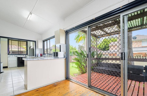 Parramatta Condo | Metawise Cozy & Modern Bedroom in Shared Living Space with Free Parking